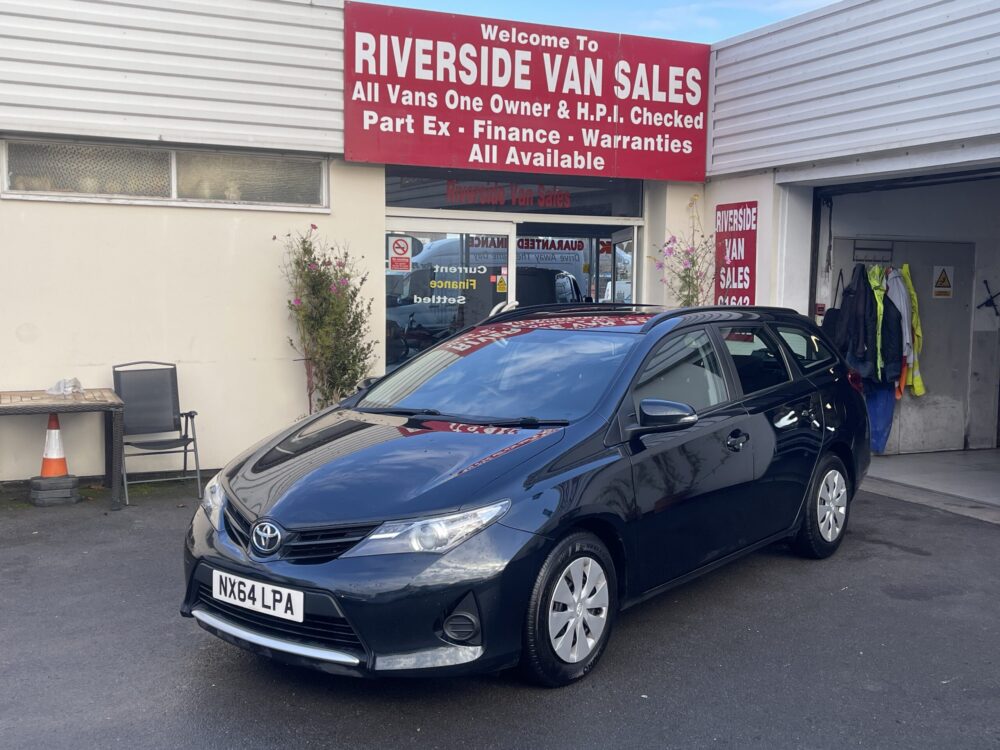 TOYOTA AURIS